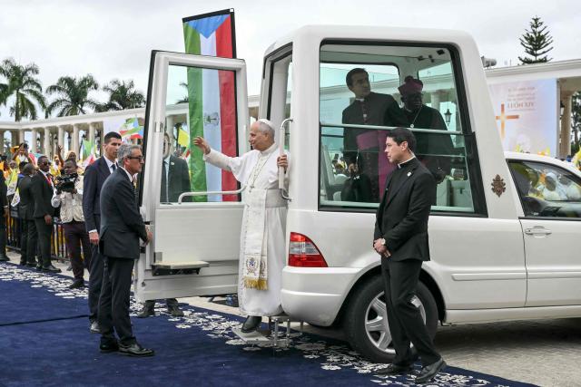 Pope Leo XIV waves while exiting the Popemobile as he arrives to to lead a Holy Mass at the Basilica of the Immaculate Conception in Mongomo on the tenth day of an 11-day apostolic journey to Africa, on April 22, 2026. (Photo by Alberto PIZZOLI / AFP)