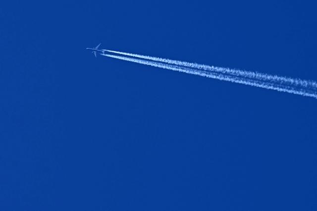 A British Airways aircraft creates vapour trails or contrails as it is flown towards London from Chicago, pictured from Liverpool, north west England on April  22, 2026. The EU unveiled on April 22 plans to address the energy crisis triggered by the war in the Middle East, including improved monitoring of jet fuel supplies as the prospect of shortages rattles Europe ahead of the summer travel season. (Photo by Paul ELLIS / AFP)