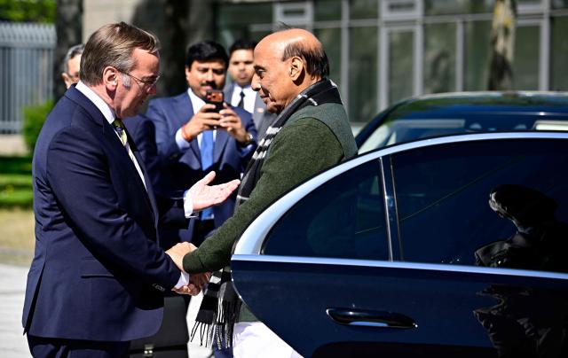 German Defence Minister Boris Pistorius (L) welcomes his Indian counterpart Rajnath Singh ahead a welcoming ceremony at the Defence Ministry in Berlin, on April 22, 2026. (Photo by Tobias SCHWARZ / AFP)