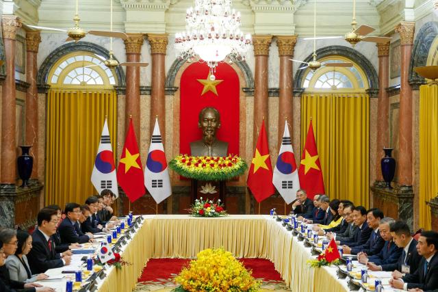 Vietnam's President To Lam (3rd R) meets with South Korean President Lee Jae Myung (3rd L) at the Presidential Palace in Hanoi on April 22, 2026. Vietnam's top leader To Lam, who became president in early April assuming a dual role as head of state and of the ruling Communist Party, hosted South Korean President Lee Jae Myung in Hanoi on April 22, a meeting that was expected to yield multiple cooperative agreements. (Photo by LUONG THAI LINH / POOL / AFP)