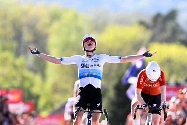 FDJ United - Suez's Dutch Demi Vollering celebrates as she crosses the finish line next to Fenix-Premier Tech's Dutch Puck Pieterse to win 'La Fleche Wallonne' one day cycling race, 141 km from Huy to Huy, on April 22, 2026. (Photo by JOHN THYS / AFP)