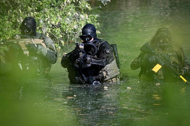 France's army combat divers from the 3rd Engineer Regiment take part in a training session by Lake Amance, with the support of Belgium’s army combat divers, as part of the ORION 26 military exercise in Radonvilliers, northeastern France, on April 22, 2026. (Photo by Jean-Christophe VERHAEGEN / AFP)