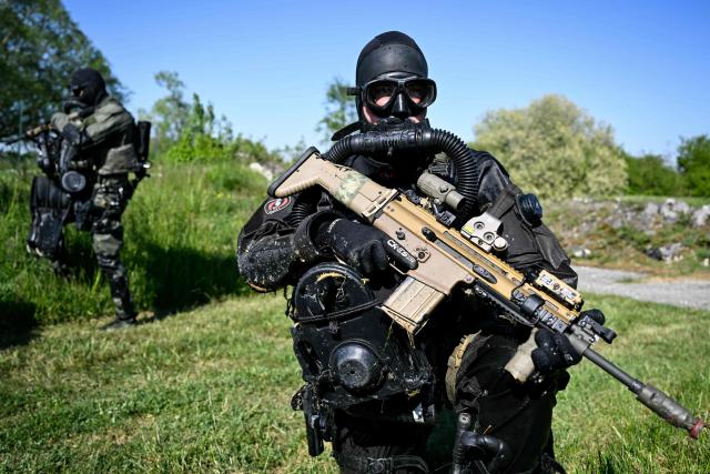 France's army combat divers from the 3rd Engineer Regiment take part in a training session by Lake Amance, with the support of Belgium’s army combat divers, as part of the ORION 26 military exercise in Radonvilliers, northeastern France, on April 22, 2026. (Photo by Jean-Christophe VERHAEGEN / AFP)