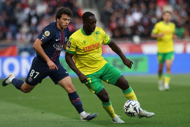 Paris Saint-Germain's Portuguese midfielder #87 Joao Neves (L) fights for the ball with Nantes' Colombian defender #27 Deiver Machado during the French L1 football match between Paris Saint-Germain (PSG) and FC Nantes at the Parc des Princes stadium in Paris on April 22, 2026. (Photo by FRANCK FIFE / AFP)