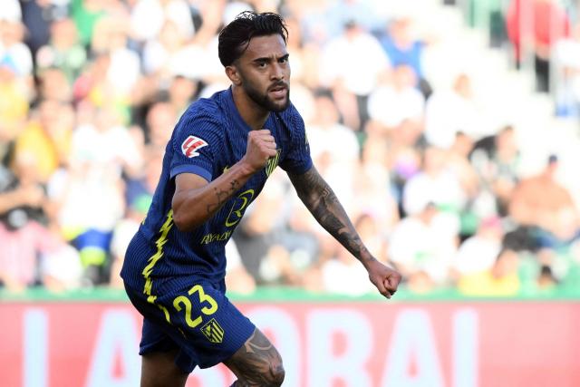 Atletico Madrid's Argentine midfielder #23 Nico Gonzalez celebrates scoring the opening goal during the Spanish league football match between Elche CF and Club Atletico Madrid at Martinez Valero Stadium in Elche on April 22, 2026. (Photo by JOSE JORDAN / AFP)