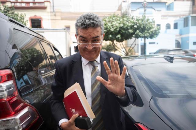 The new interim head of Peru's National Office of Electoral Processes (ONPE), Bernardo Pachas, arrives at the National Jury of Elections (JNE) headquarters in Lima on April 22, 2026. (Photo by Ernesto BENAVIDES / AFP)