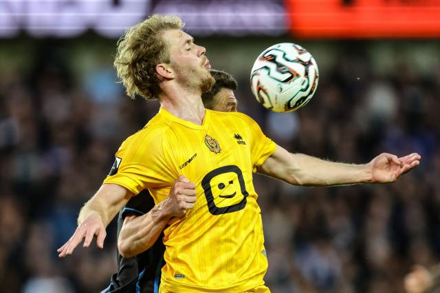 Mechelen's Dutch forward #28 Bouke Boersma fights for the ball during the fourth day of the Champion's Play-offs of the 2025-2026 Belgian championship Pro League first division football match between Club Brugge and KV Mechelen at the Jan Breydel Stadium in Bruges on April 22, 2026. (Photo by BRUNO FAHY / BELGA / AFP) / Belgium OUT
