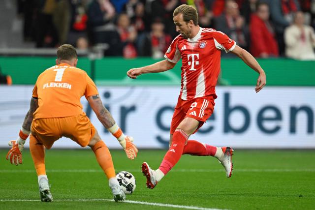Bayern Munich's English forward #09 Harry Kane (R) gets through on Bayer Leverkusen's Dutch goalkeeper #01 Mark Flekken's goal but fails to score during the German Cup (DFB-Pokal) semi-final football match between Bayer 04 Leverkusen and FC Bayern Munich in Leverkusen, western Germany on April 22, 2026. (Photo by INA FASSBENDER / AFP) / DFB REGULATIONS PROHIBIT ANY USE OF PHOTOGRAPHS AS IMAGE SEQUENCES AND QUASI-VIDEO.