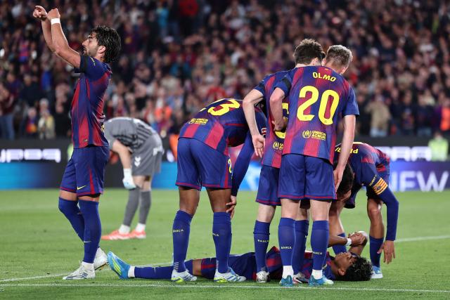 Barcelona's Spanish forward #07 Ferran Torres (L) asks for substitution as Barcelona's Spanish forward #10 Lamine Yamal lies on the ground after sustaining an injury during the Spanish league football match between FC Barcelona and RC Celta de Vigo at Camp Nou stadium in Barcelona on April 22 , 2026. (Photo by Josep LAGO / AFP)