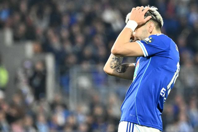 Strasbourg's Paraguayan midfielder #19 Julio Enciso reacts after missing a goal scoring opportunity during the French Cup semi-final football match between RC Strasbourg Alsace and OGC Nice at the Stade de la Meinau in Strasbourg, eastern France, on April 22, 2026. (Photo by SEBASTIEN BOZON / AFP)