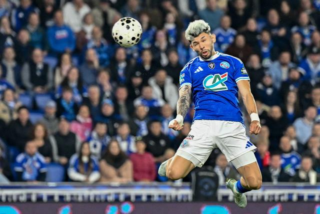 Strasbourg's Paraguayan midfielder #19 Julio Enciso heads the ball towards goal during the French Cup semi-final football match between RC Strasbourg Alsace and OGC Nice at the Stade de la Meinau in Strasbourg, eastern France, on April 22, 2026. (Photo by SEBASTIEN BOZON / AFP)