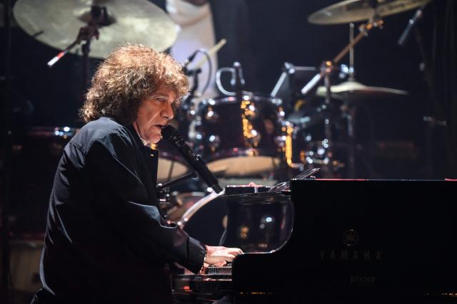 Italian and French singer and songwriter Riccardo Cocciante also known as Richard Cocciante acknowledges the audience during a tribute concert entitled “Au cњur de Crans” for the victims of the New Year’s Eve bar fire in Crans-Montana, at the Salle Mйtropole in Lausanne on April 22, 2026. A benefit concert was held in tribute to the victims of a fire on New Year's Day that killed 41 people in an upscale Swiss ski resort, nearly four months on from the tragedy. (Photo by Fabrice COFFRINI / AFP)