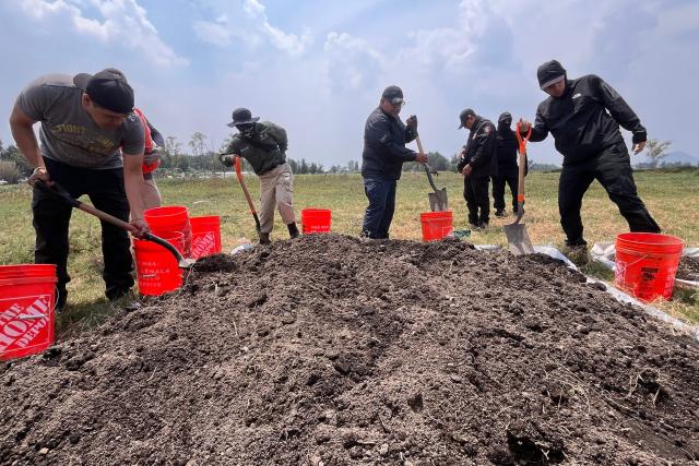 City authorities and relatives of missing persons search for human remains on the shores of Lake Chalco, in the Tlahuac borough of Mexico City, on April 22, 2026. Several groups searching for missing persons said on April 17 they had discovered more than 1,000 bone fragments in a lakeside area of Mexico City, where Mexican authorities have been excavating for more than a week. (Photo by GERARDO MAGALLON / AFP)