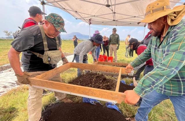 City authorities and relatives of missing persons search for human remains on the shores of Lake Chalco, in the Tlahuac borough of Mexico City, on April 22, 2026. Several groups searching for missing persons said on April 17 they had discovered more than 1,000 bone fragments in a lakeside area of Mexico City, where Mexican authorities have been excavating for more than a week. (Photo by GERARDO MAGALLON / AFP)