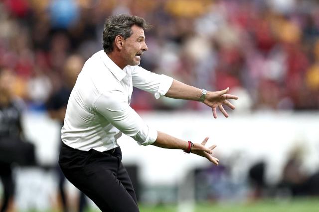 Atlas' Argentine head coach Diego Cocca gestures during a Mexican League football match between Atlas and Tigres at Jalisco stadium in Guadalajara, Mexico, on April 22, 2026. (Photo by Ulises Ruiz / AFP)