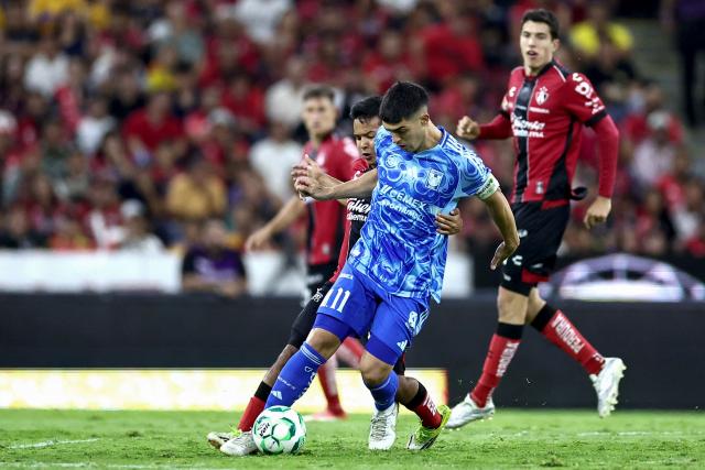 Tigres' Argentine midfielder #11 Juan Brunetta and Atlas' defender #15 Paulo Ramirez fight for the ball during a Mexican League football match between Atlas and Tigres at Jalisco stadium in Guadalajara, Mexico, on April 22, 2026. (Photo by Ulises Ruiz / AFP)