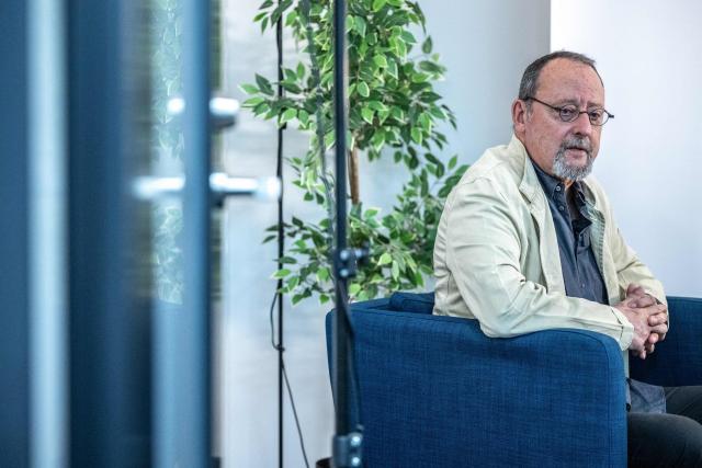 In this picture taken on April 20, 2026, French actor Jean Reno poses during an interview with AFP in Tokyo. Actor Jean Reno takes to the stage in Japan, where he enjoys great renown, to present his autobiographical play "Le Chameau". (Photo by Philip FONG / AFP)
