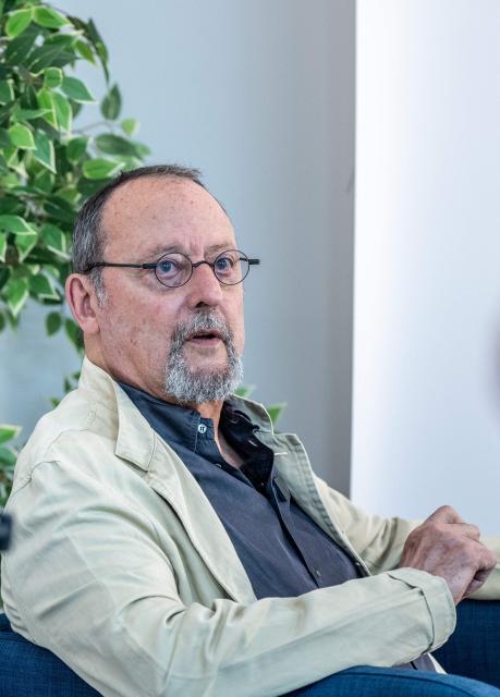 In this picture taken on April 20, 2026, French actor Jean Reno poses during an interview with AFP in Tokyo. Actor Jean Reno takes to the stage in Japan, where he enjoys great renown, to present his autobiographical play "Le Chameau". (Photo by Philip FONG / AFP)