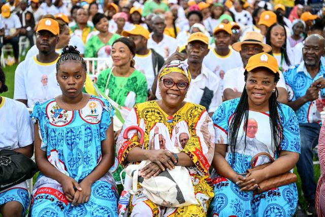 Faithfuls gather before Pope Leo XIV leads a Holy Mass at the Malabo Stadium in Malabo on the last day of an 11-day apostolic journey to Africa, on April 23, 2026. (Photo by Alberto PIZZOLI / AFP)