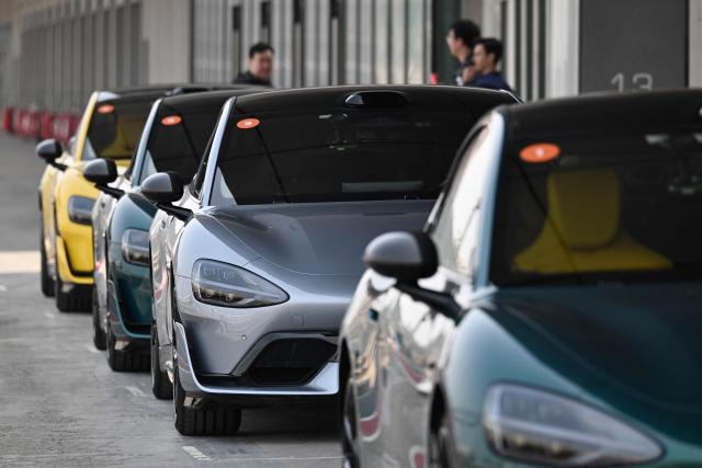 Xiaomi SU7 Ultra cars are lined up during a Xiaomi track day driving experience in Tianjin, in northern China on April 23, 2026, ahead of the Beijing Auto Show which opens on April 24. (Photo by GREG BAKER / AFP)
