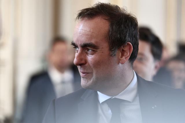 France's Prime Minister Sebastien Lecornu (C) arrives at the Prefecture of the Bouches-du-Rhône for an official visit and a meeting of the National Steering Committee for Housing in Marseille on April 23, 2026. (Photo by Thibaud MORITZ / AFP)