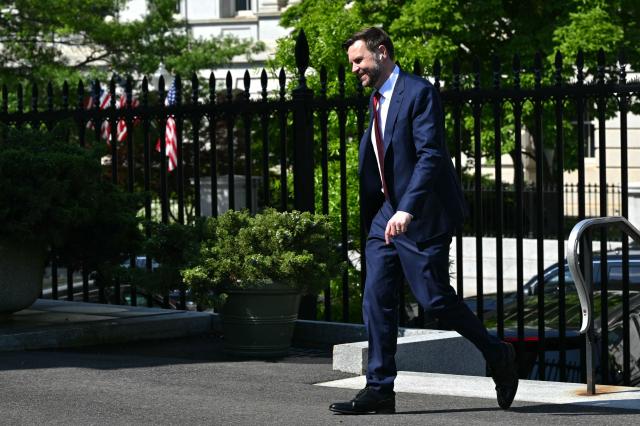 US Vice President JD Vnce walks to the West Wing of the White House in Washington, DC, on April 23, 2026. (Photo by Mandel NGAN / AFP)