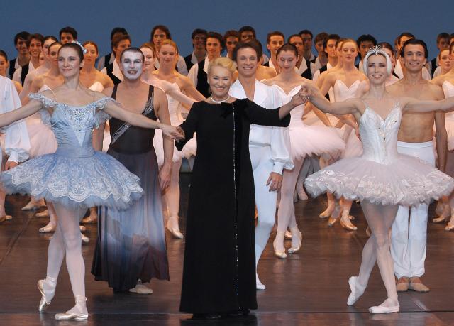 (FILES) Former prima ballerina Claude Bessy (C), who is set to step down as director of her dance school at the end of the season, waves to the audience on March 30, 2004 on the stage of the Palais Garnier in Paris, during an evening of tributes and testimonials to the significance of her work over the past thirty years. Former prima ballerina Claude Bessy, who headed the Paris Opera Ballet School for 30 years and revolutionised its teaching methods, died on April 23, 2026 at the age of 93, the institution announced. (Photo by STEPHANE DE SAKUTIN / AFP)
