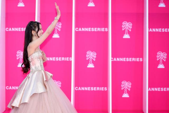 South-Korean singer Jisoo poses on the pink carpet during the opening of the 9th edition of the Cannes International Series Festival (Canneseries) in Cannes, southern France, on April 23, 2026.  (Photo by Valery HACHE / AFP)