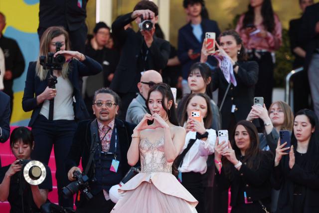 South-Korean singer Jisoo poses on the pink carpet during the opening of the 9th edition of the Cannes International Series Festival (Canneseries) in Cannes, southern France, on April 23, 2026.  (Photo by Valery HACHE / AFP)