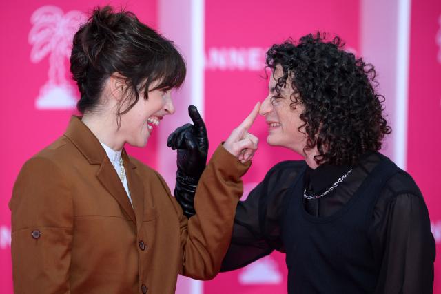 French actress Lou Howard and French comedian Roman Doduik pose on the pink carpet during the opening of the 9th edition of the Cannes International Series Festival (Canneseries) in Cannes, southern France, on April 23, 2026.  (Photo by Valery HACHE / AFP)