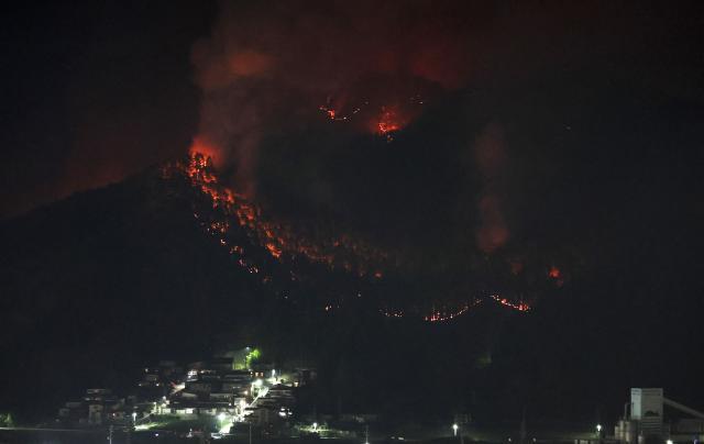A forest fire continues to spread in Otsuchi Town, Iwate Prefecture on April 23, 2026. (Photo by JIJI PRESS / AFP) / Japan OUT