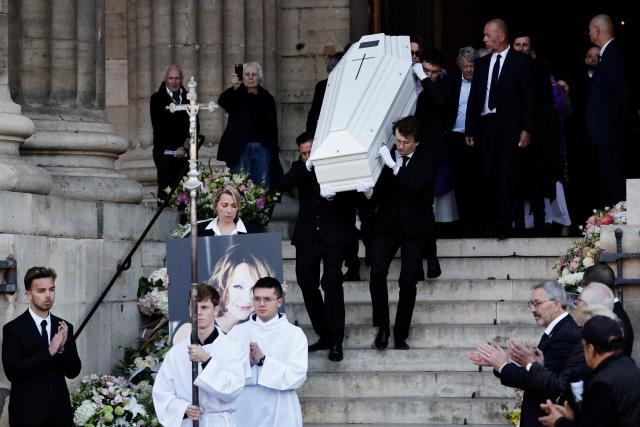 Pall-bearers carry the coffin of French actress Nathalie Baye after her funeral ceremony at the Saint-Sulpice church in Paris on April 24, 2026. French film star Nathalie Baye died on April 17, 2026, at the age of 77. (Photo by STEPHANE DE SAKUTIN / AFP)