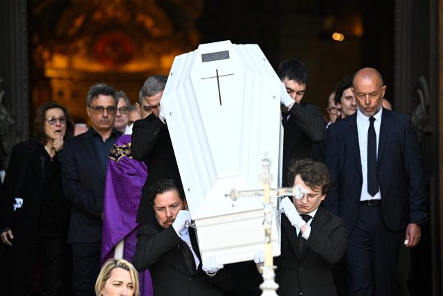 Pall-bearers carry the coffin of French actress Nathalie Baye after her funeral ceremony at the Saint-Sulpice church in Paris on April 24, 2026. French film star Nathalie Baye died on April 17, 2026, at the age of 77. (Photo by JULIEN DE ROSA / AFP)