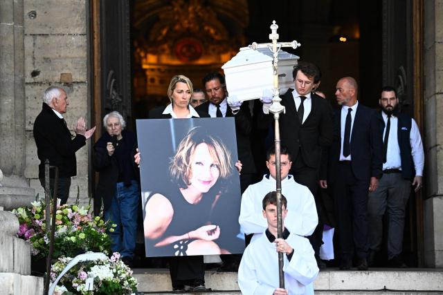 Pall-bearers carry the coffin of French actress Nathalie Baye after her funeral ceremony at the Saint-Sulpice church in Paris on April 24, 2026. French film star Nathalie Baye died on April 17, 2026, at the age of 77. (Photo by JULIEN DE ROSA / AFP)
