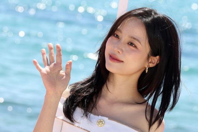 South-Korean actress Yoon Kyoung Bae poses during the "Genfluencer" photocall as part of the 9th edition of the Cannes International Series Festival (Canneseries) in Cannes, southern France, on April 24, 2026. (Photo by Valery HACHE / AFP)