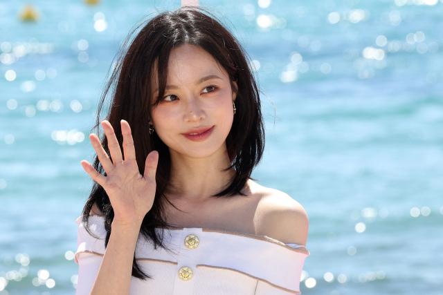 South-Korean actress Yoon Kyoung Bae poses during the "Genfluencer" photocall as part of the 9th edition of the Cannes International Series Festival (Canneseries) in Cannes, southern France, on April 24, 2026. (Photo by Valery HACHE / AFP)