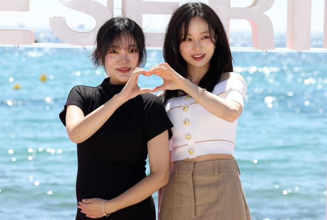 South-Korean actress Yoon Kyoung Bae (R) and actress Jiin Moon (L) pose during the "Genfluencer" photocall as part of the 9th edition of the Cannes International Series Festival (Canneseries) in Cannes, southern France, on April 24, 2026. (Photo by Valery HACHE / AFP)