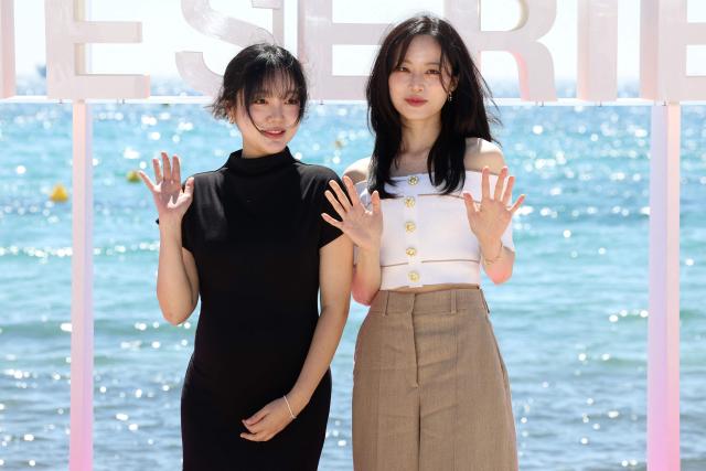 South-Korean actress Yoon Kyoung Bae (R) and actress Jiin Moon (L) pose during the "Genfluencer" photocall as part of the 9th edition of the Cannes International Series Festival (Canneseries) in Cannes, southern France, on April 24, 2026. (Photo by Valery HACHE / AFP)