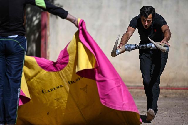 French matador Carlos Olsina takes part in a training session in Beziers' bullring, on April 24, 2025. (Photo by Gabriel BOUYS / AFP)