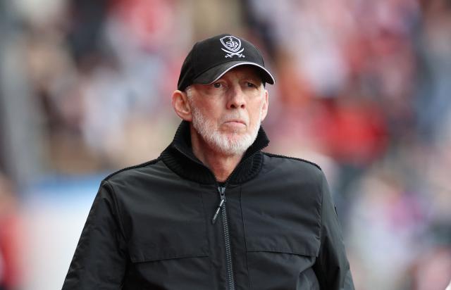 Brest's French head coach Eric Roy looks on ahead of the French L1 football match between Stade Brestois 29 (Brest) and RC Lens at the Stade Francis-Le-Ble in Brest, western France, on April 24, 2026. (Photo by Fred TANNEAU / AFP)