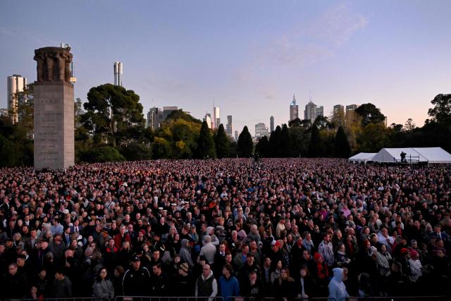 People pay their respects the Anzac Day dawn service at the Shrine of Remembrance to remember soldiers who have died in war, in Melbourne on April 25, 2026. (Photo by William WEST / AFP)