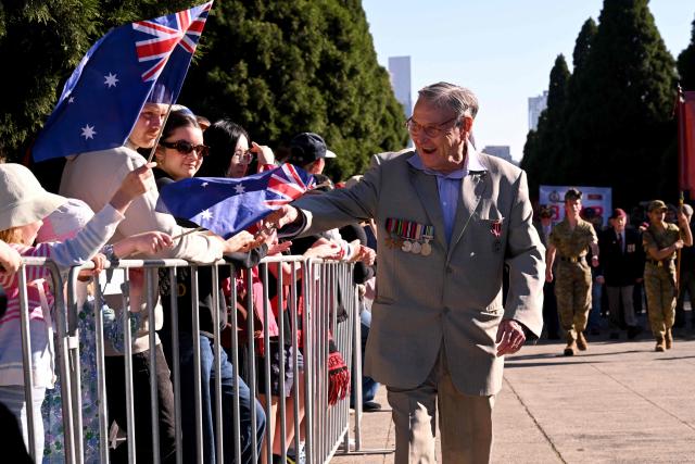 Ex-servicemen march to the Shrine of Remembrance during a parade of former and current defence personnel on ANZAC (Australian and New Zealand Army Corps) Day to honour soldiers who have died in the line of duty, in Melbourne on April 25, 2026. (Photo by William WEST / AFP)