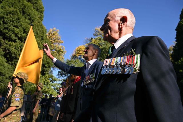 Ex-servicemen march to the Shrine of Remembrance during a parade of former and current defence personnel on ANZAC (Australian and New Zealand Army Corps) Day to honour soldiers who have died in the line of duty, in Melbourne on April 25, 2026. (Photo by William WEST / AFP)