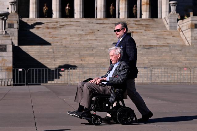 An ex-serviceman passes the Shrine of Remembrance during a parade of former and current defence personnel on ANZAC (Australian and New Zealand Army Corps) Day to honour soldiers who have died in the line of duty, in Melbourne on April 25, 2026. (Photo by William WEST / AFP)