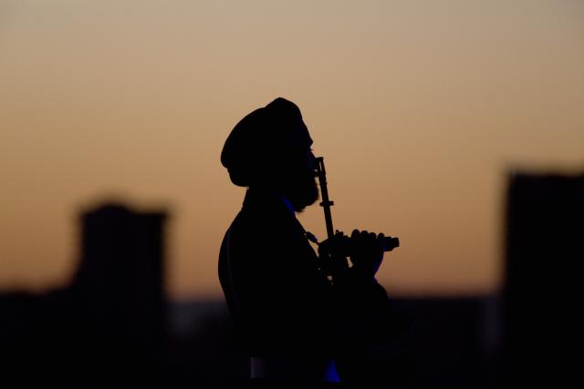 A member of the Australian Defence Forces participates in the official ceremony at the State War Memorial in Kings Park during the annual ANZAC (Australian and New Zealand Army Corps) Day Dawn Service in Perth on April 25, 2026. Dawn services were held across the two countries on the anniversary of the ill-fated 1915 campaign of the Australian and New Zealand Army Corps that left 11,500 of them dead in what is now Turkey during World War I. (Photo by Antony DICKSON / AFP)