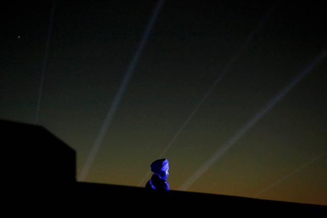 A member of the Australian Defence Forces takes part in the ceremony at the State War Memorial in Kings Park during the annual ANZAC (Australian and New Zealand Army Corps) Day dawn service in Perth on April 25, 2026. Dawn services were held across the two countries on the anniversary of the ill-fated 1915 campaign of the Australian and New Zealand Army Corps that left 11,500 of them dead in what is now Turkey during World War I. (Photo by Antony DICKSON / AFP)