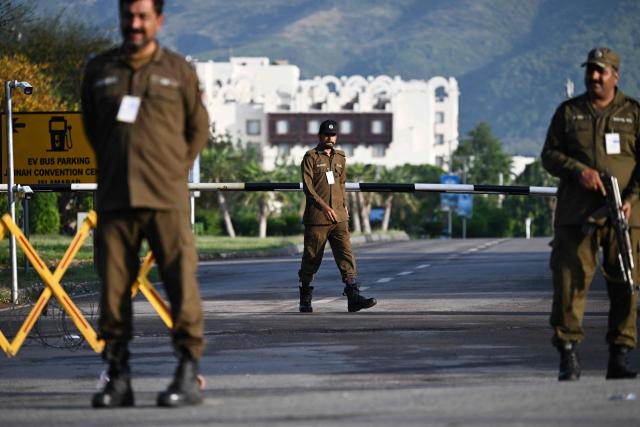 Police officers stand guard near the Serena Hotel, the venue for expected US-Iran talks, in Islamabad’s Red Zone on April 25, 2026. Iran's foreign minister arrived in Islamabad on April 24 and US envoys headed to the Pakistani capital in a bid to kickstart a new round of peace negotiations amid a fragile ceasefire. (Photo by Aamir QURESHI / AFP)