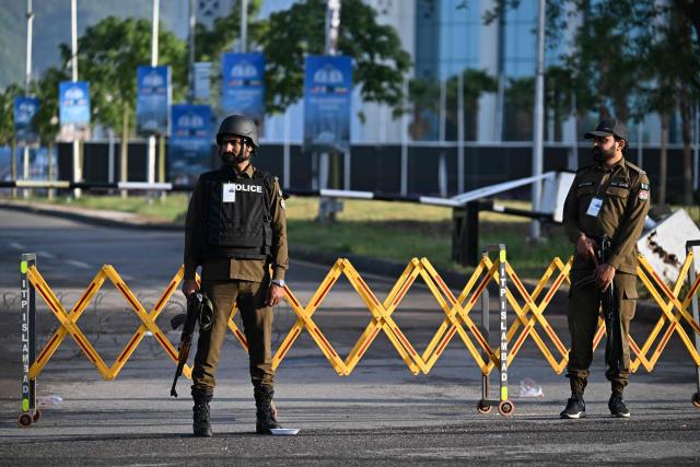 Police officers stand guard near the Serena Hotel, the venue for expected US-Iran talks, in Islamabad’s Red Zone on April 25, 2026. Iran's foreign minister arrived in Islamabad on April 24 and US envoys headed to the Pakistani capital in a bid to kickstart a new round of peace negotiations amid a fragile ceasefire. (Photo by Aamir QURESHI / AFP)