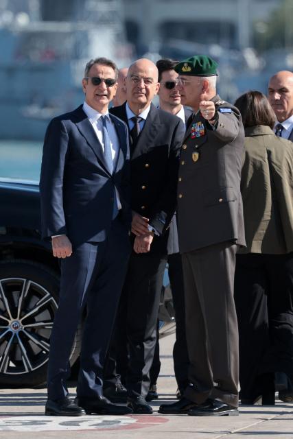 Greece's Prime Minister Kyriakos Mitsotakis (L), Greece's Defence Minister Nikolaos Dendias and Chief of Hellenic National Defence General Staff, General Dimitrios Houpis wait for France's President before a visit of Greece's new French-built frigate "Kimon" at the port of Pireus near Athens, on April 25, 2026. (Photo by Ludovic MARIN / AFP)
