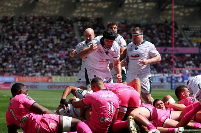 Pau's Georgian number eight Beka Gorgadze (C) reacts after a try by teammate hooker Julian Montoya during the French Top14 rugby union match between Stade Francais Paris and Section Paloise Bearn Pyrenees (Pau) at the Jean-Bouin Stadium in Paris on April 25, 2026. (Photo by FRANCK FIFE / AFP)